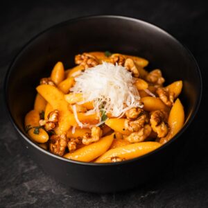 Süßkartoffelnudeln in Salbeibutter